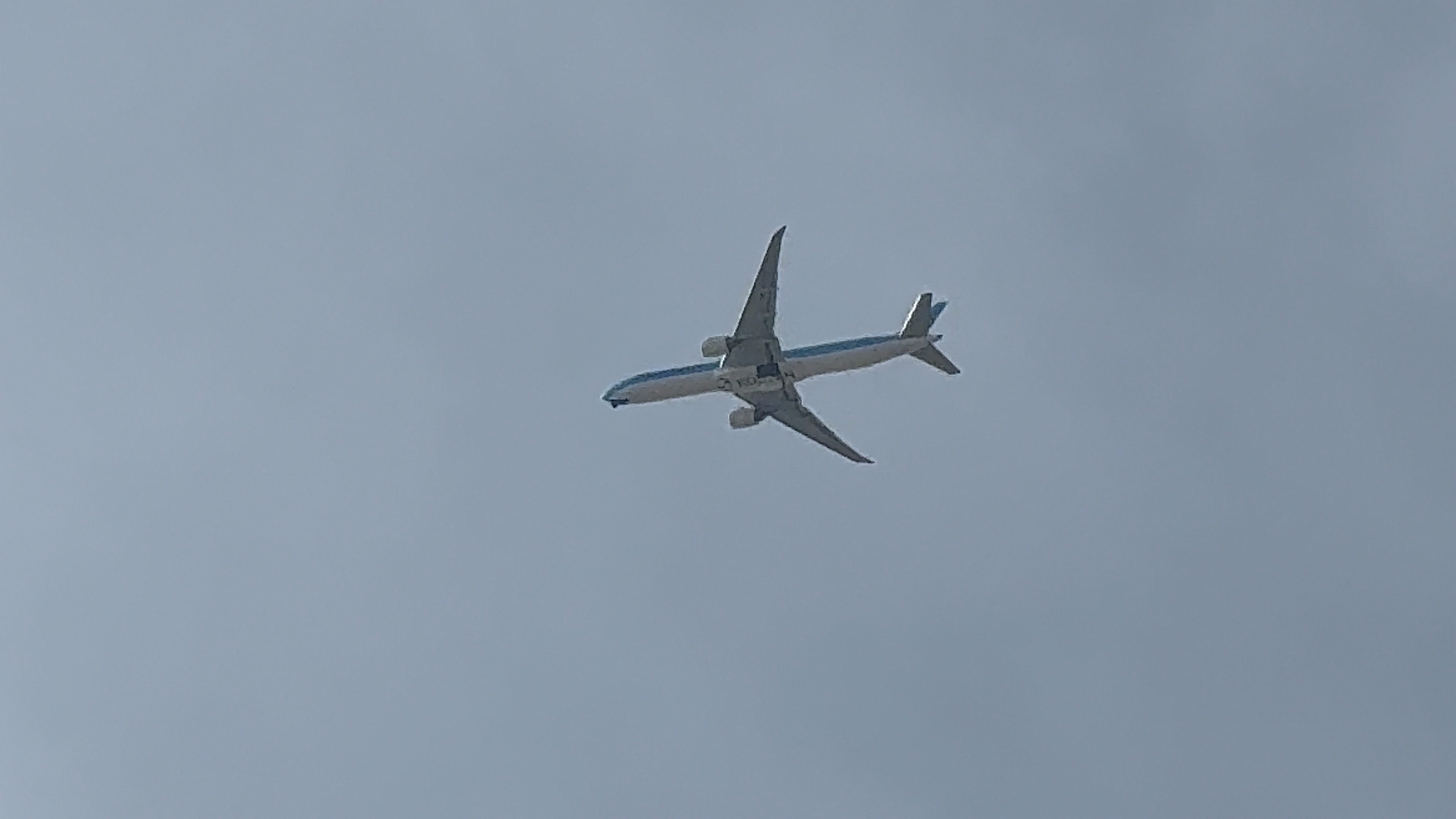 Spotting B77W