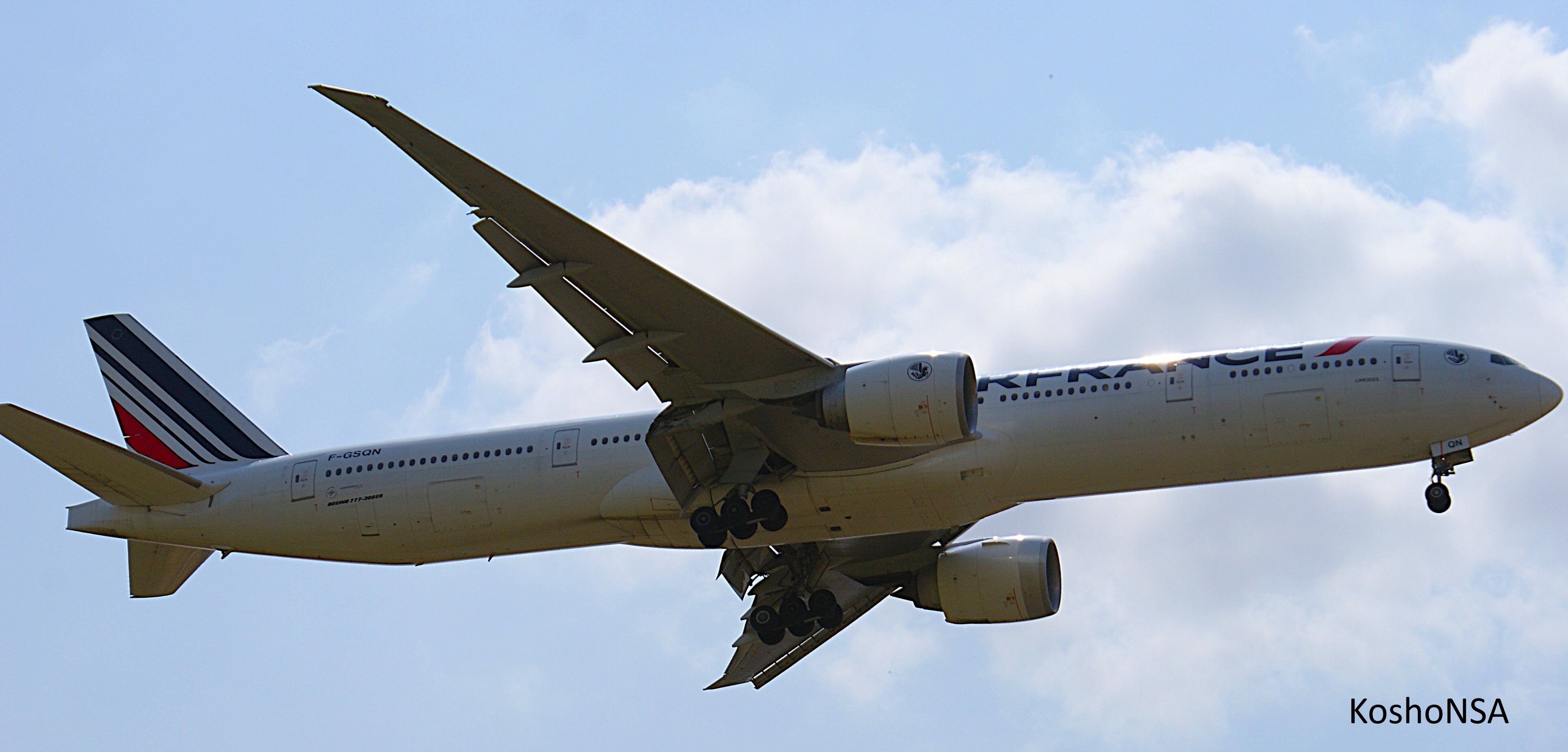 Spotting B77W